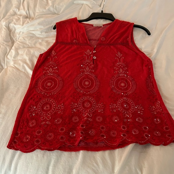 Tops - red sleveless blouse